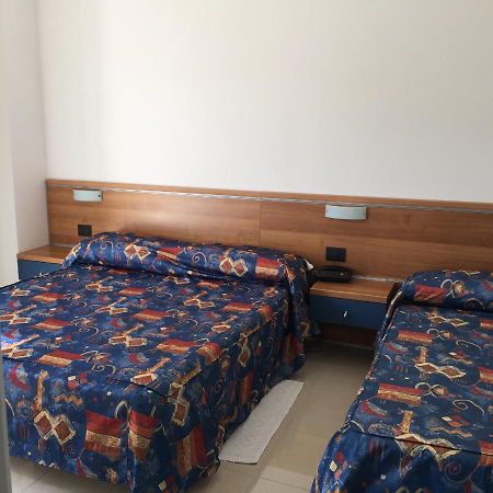 Hotel Athena Пезаро Екстер'єр фото