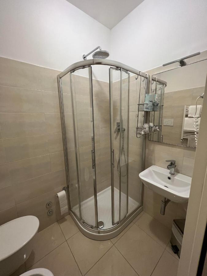 Hotel Athena Пезаро Екстер'єр фото