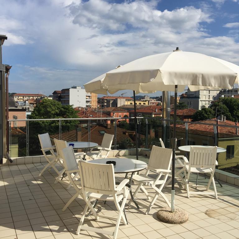 Hotel Athena Пезаро Екстер'єр фото